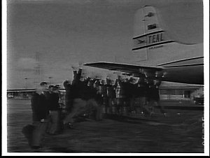 New Zealand Rugby League team arrives at Mascot, 1959