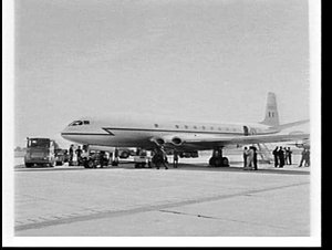 Refuelling RAF De Havilland Comet II jetliner at Richmo...