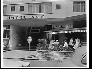 Rex Hotel terrace, Macleay Street, Potts Point