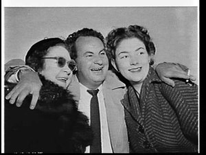 Leo McKern, Australian actor, and two women at Mascot A...