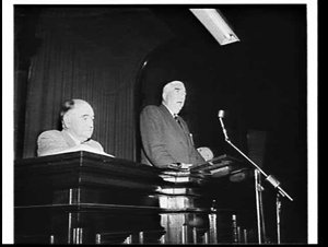 Prime Minister R.G. Menzies speaks at a wool grazier's ...
