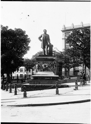 Thomas Mort statue, Macquarie Place