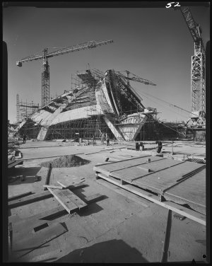 File 021: Sydney Opera House, construction of the erect...