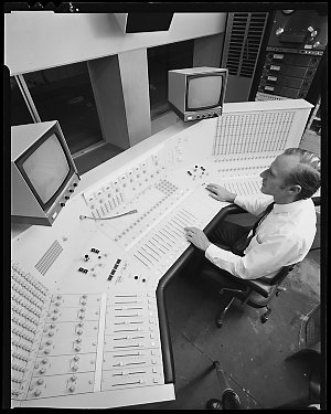 File 086: Sydney Opera House, console and operator, Oct...