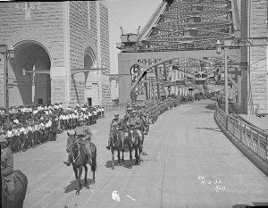 Army in procession with schoolboy spectators, Sydney Ha...