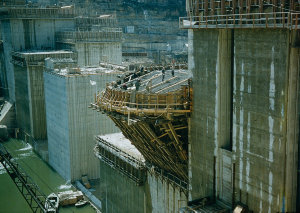 Construction of Warragamba Dam, 1956-1960 ; Snowy Mount...