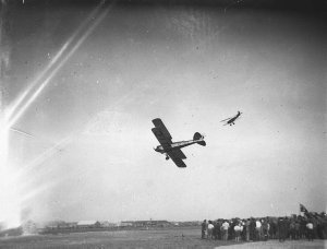 Gypsy Moth, VH-UIC, and an Avro Avian flour-bombing
