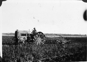 Ploughing with Vickers tractor - Condobolin, NSW