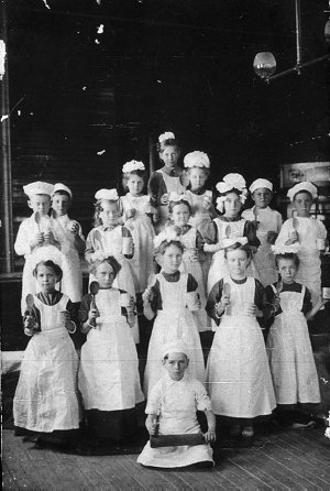 Laurieton Public School children dressed as cooks for s...
