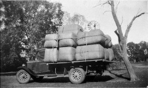 Transporting wool from Woodside Station - Jerilderie ar...
