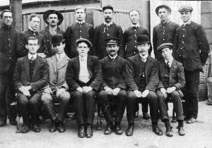 Wagga Railway Station staff 1913 - Wagga Railway Statio...