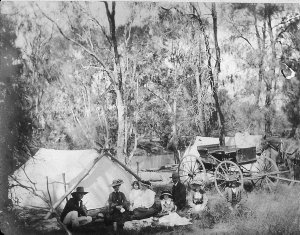 Picnic party on banks of Barwon River, Welltown - Goond...