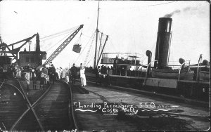 Passengers landing from the SS "Orara" - Coffs Harbour,...