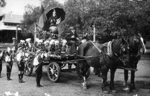 Decorated horsedrawn cart, part of procession - Dubbo, ...