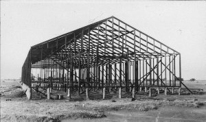 Construction of woolshed on "Tchelery" Station - Booroo...