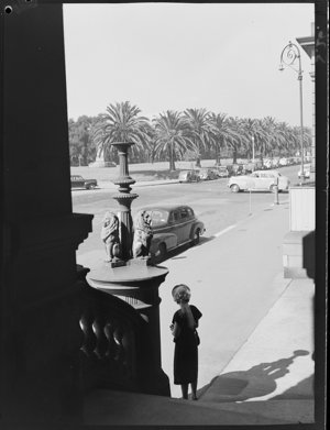 File 35: Macquarie St, [ca 1946] / photographed by Max ...