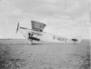 The Hay airmail aeroplane at Deniliquin Airport - Denil...