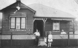 Simpson family, Auburn Street, Wollongong, NSW