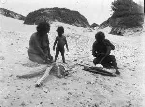 Aboriginal family on beach cooking pippies - Port Macqu...