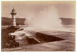 Wollongong Lighthouse - rough weather