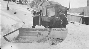 Snow plough. Cleveland "Cletrac Tank Type" Tractor - Mt...