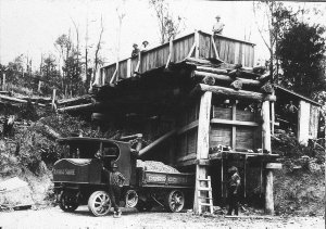 Garret steam lorry with road gravel - Coffs Harbour, NS...