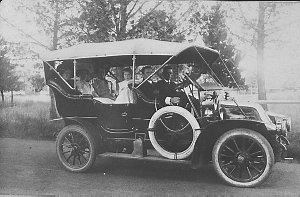 Barrett family in ca. 1909 Renault car - Muswellbrook, ...
