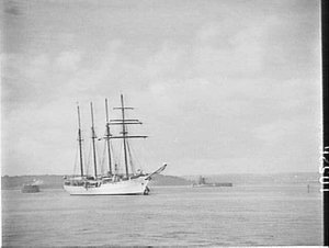 Chilean Navy barquentine Esmeralda sails into Sydney Ha...