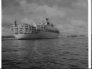 Ocean liner Oriana, the first ship into Sydney's new In...