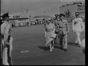 Elizabeth the Queen Mother inspects an RAAF guard-of-ho...