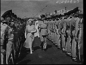 Elizabeth the Queen Mother inspects an RAAF guard-of-ho...
