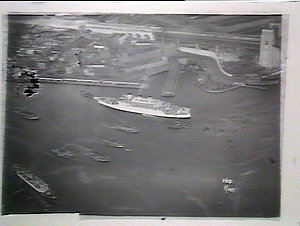 (MM) Looking down on large ship berthing & ferries Sydn...
