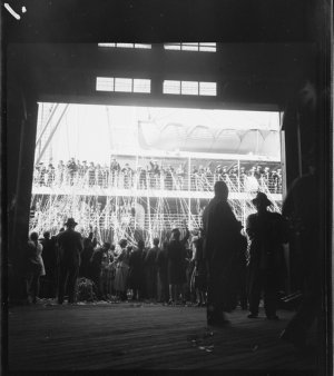 File 03: Sydney, farewell Orient Liner, ca 1938 / photo...