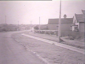 Main road 227: Ewos Parade & Struthers Street looking w...