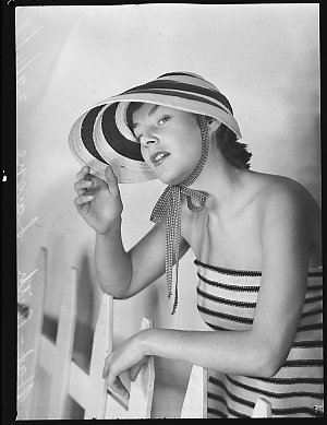 Ruth Lawrie models new sun hat, 29 June 1951 / photogra...