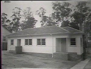 Carramar: old age pensioners homes: front entrances