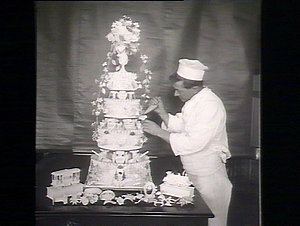 State Bakery, making wedding cake