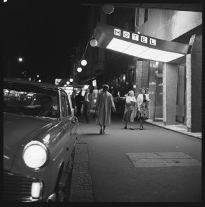 File 07: Kings Cross, people, Saturday am, night, 1960 ...