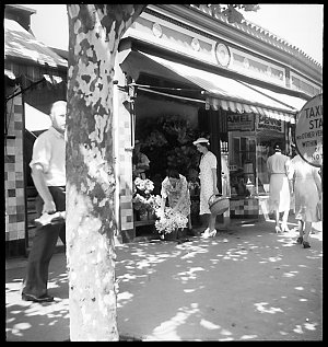 File 06: Kings Cross, street scenes, [1930s-July 1963] ...