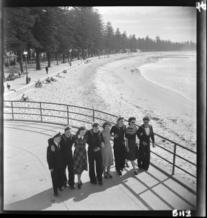 File 08: Sailors & girls, Manly, 1943 / photographed by...