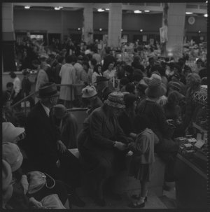 File 17: Shopping at Gowings?, [1960s] / photographed b...