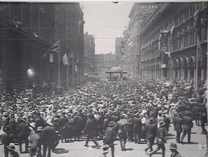 Crowd in Martin Place - possibly end of WW I