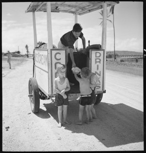 File 27: Ice-cream at Townsville, ca 1943 / photographe...