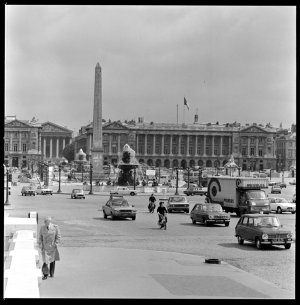 File 04: Statues - monuments of Paris, 1978 / photograp...