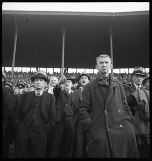 File 61: [Football match, Sydney Oval, 1950s] / photogr...