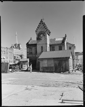 File 19: Old building in Sussex St North, [1930-March 1...