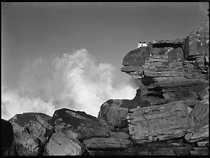 File 08: Warriewood seascape, 1940s / photographed by M...