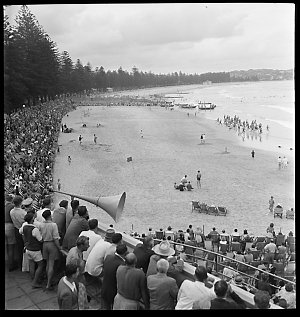 File 01: Manly, overview of surf carnival, 1940s / phot...