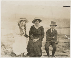 Birtles family, ca. 1920 / photographer unknown