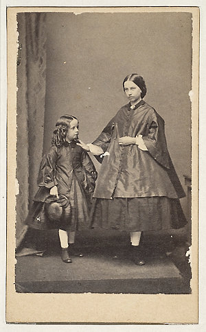 Agnes Victoria and Marianne Stephen, 1863 / photographe...